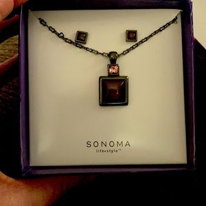 Earring and necklace set